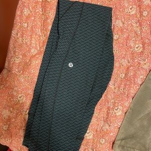 Blue pattern lululemon size 6 leggings